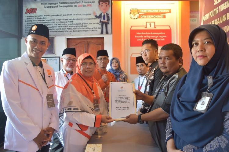 PKS Tanjungpinang Resmi Daftarkan 30 Bakal Calon Anggota DPRD ke KPU