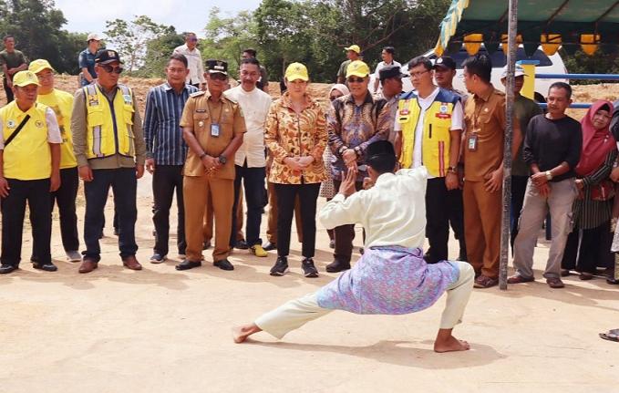 Cen Sui Lan Resmikan Penggunaan Irigasi Senilai Rp 25 Miliar di Desa Panggak Darat Lingga