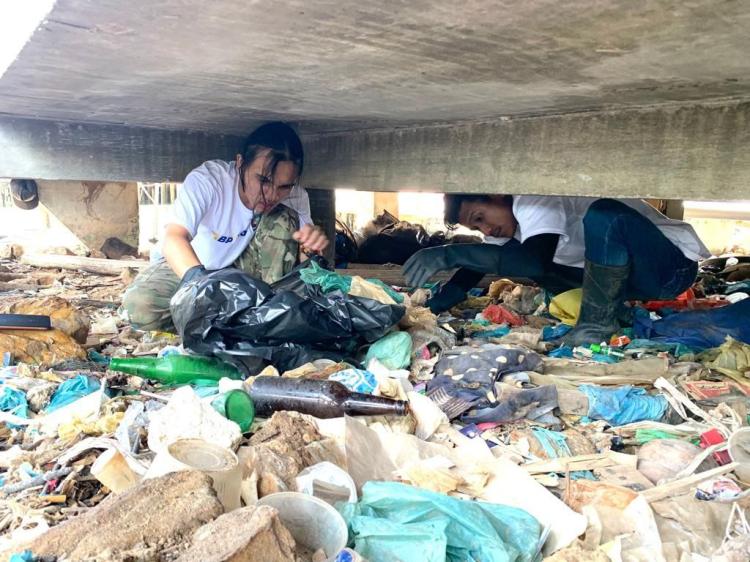 Sahabat Humas BP Batam Gelar Aksi Bersih-bersih di Tanjung Riau Bareng Colours Global