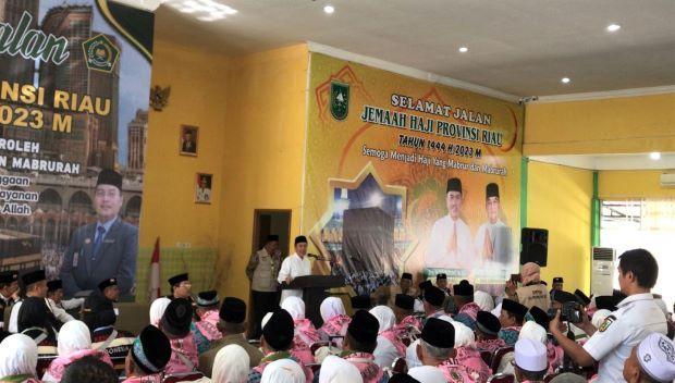 Proses Keberangkatan 374 Calon Jamaah Haji dari Pekanbaru Berjalan Lancar, Abdul Wahid: Semua dalam Kondisi Baik