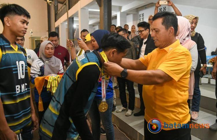 Gubernur Ansar Menutup Kejuaraan Bola Voli Gubernur Cup Zona Kabupaten Bintan Tahun 2023, Gelar Juara Diraih oleh BMC Club