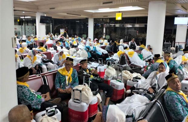 PPIH Embarkasi Batam Memberikan Prioritas Pelayanan kepada Jemaah Lansia dari Kloter 6 Asal Riau