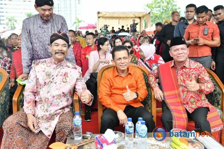 Gubernur Ansar Hadiri Pertemuan Halal Bihalal 