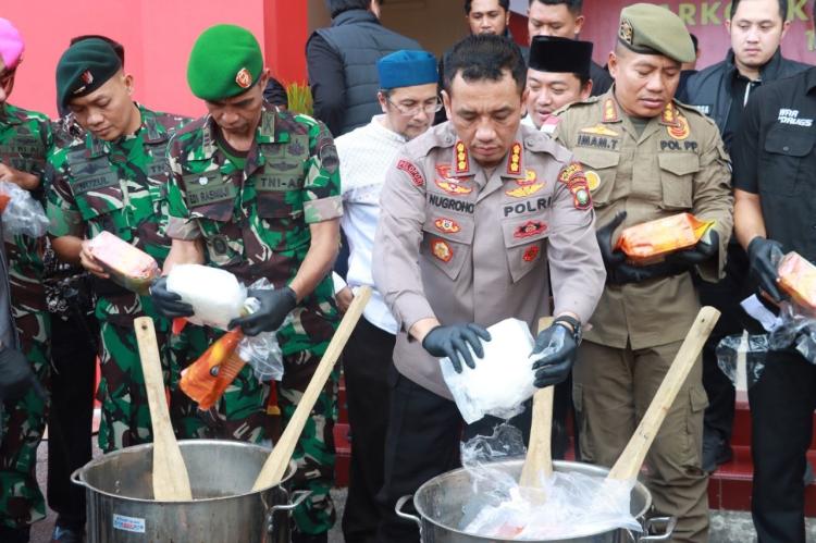 Polresta Barelang Musnahkan 10 Kg Sabu dan Ratusan Pil Ekstasi Hasil Tangkapan