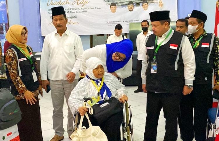 Sebanyak 12 Kloter Jemaah Haji Sudah Berangkat dari Embarkasi Batam, Tersisa 20 Kloter Lagi