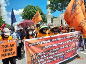 May Day Protests in Batam: Workers and Online Motorcycle Taxis Unite to Demand Rights and Reforms