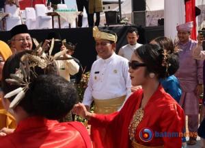 Hardiknas 2023: Gubernur Ansar Menyaksikan Atraksi Seni dan Budaya di Kota Batam