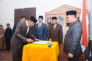 Bupati Nizar Lantik Armia Jadi Pejabat Sekretaris Daerah Pemkab Lingga