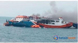 Kapal Penyeberangan ASDP Royce 1 Terbakar di Laut Merak Banten