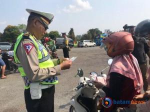 Polda Kepri Kembali Terapkan Tilang Manual ke Pengendara yang Melanggar