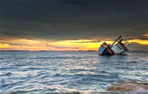 Kapal Nelayan Tenggelam di Jorong Mandiangin Pasaman Barat-Sumbar, Satu Orang Belum Ditemukan