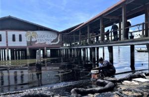 Limbah Minyak Hitam di Pantai Kampung Melayu Rugikan Nelayan, Bamsoet Minta Sanksi Tegas Pelaku