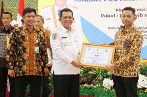 Gubernur Ansar Serahkan Penghargaan Anugrah Paritrana 2022 Provinsi Kepri; Inilah Pemenangnya