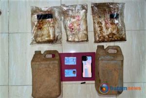 Simpan Kokain Temuan Dalam Tanah, 2 Nelayan Anambas Diringkus Polisi 