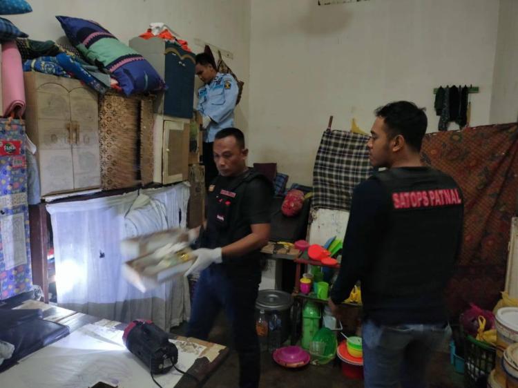 Razia di Rutan Kelas II B Tanjungbalai Karimun, Petugas Temukan Barang Terlarang