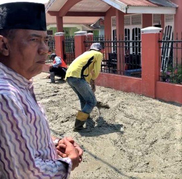 Meninjau Progres Pembangunan Jalan Lingkungan di Mandau, Warga Ucapkan Terima Kasih kepada Eddy Yatim