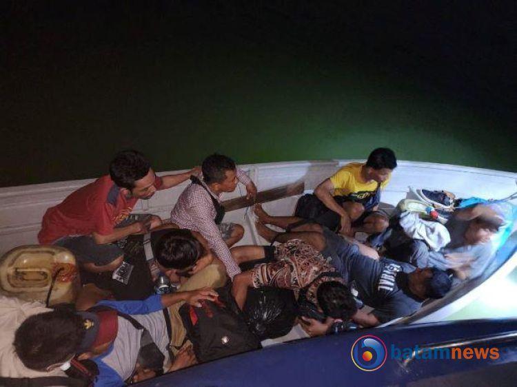 Tim F1QR Lantamal IV Batam Gagalkan Sindikat Human Trafficking, Amankan 17 PMI Ilegal