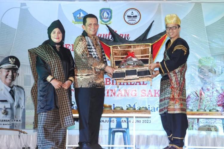 Pengukuhan Permisa Bintan: Gubernur Ansar Tekankan Kekompakan dalam Membangun Kepri