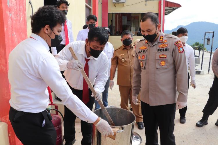Polres Anambas Rebus 1.212 Gram Kokain dengan Air Aki