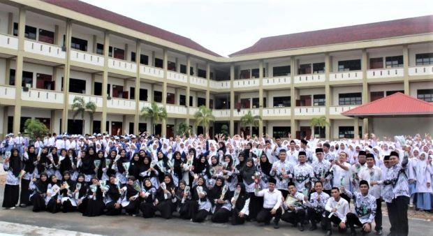 Animonya Tinggi! Ribuan Calon Siswa Berebut Masuk ke MAN Batam