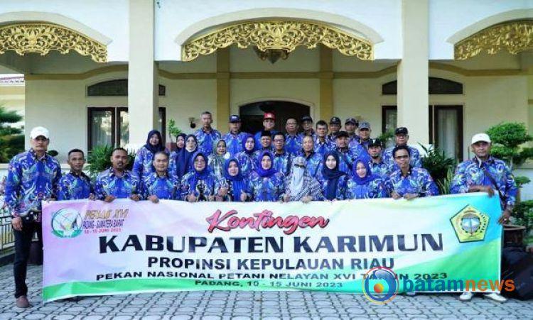 Wabub Anwar Lepas Kontingan Karimun Ikuti Penas Petani Nelayan di Kota Padang