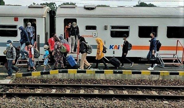 Pemerintah Resmi Mencabut Aturan Penggunaan Masker, PT KAI: Kita Tunggu Aturan Turunan Menhub