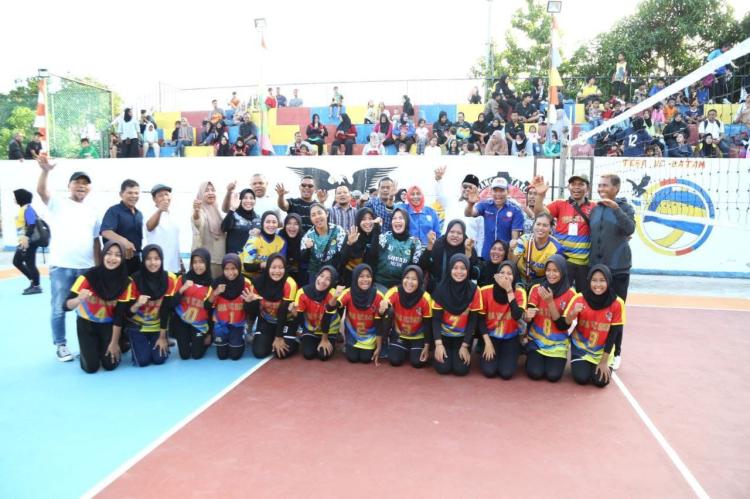 Buka Turnamen Voli New Tera Cup II, Ketua DPRD Batam: Junjung Sportifitas