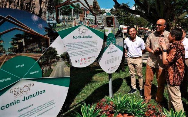 Lagu P. Ramlee oleh Tharman Awali Proyek Pembaharuan di Kawasan Budaya Geylang Serai Singapura