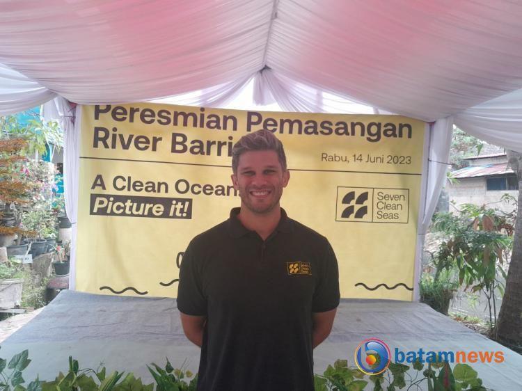 Ambisi Bule Asal Inggris Bersihkan Sampah Plastik di Batam Lewat Seven Clean Seas