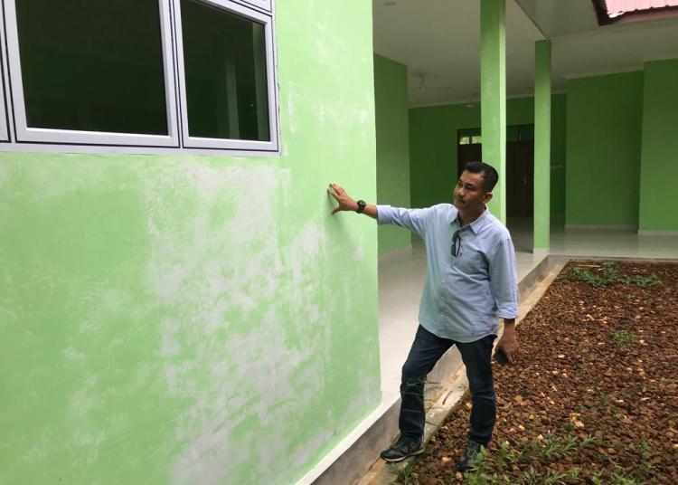 Ketua DPRD Lingga Kecewa dengan Kualitas Fisik Puskesmas Rejai: Cat Sudah Luntur Padahal Belum Difungsikan