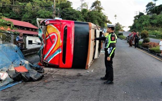 Terbalik di Padang Panjang, 6 Penumpang Bus Sipirok Nauli Mengalami Cedera