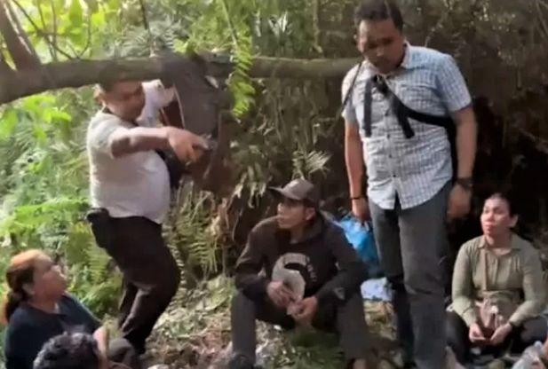 Polda Riau Berhasil Gagalkan Penyelundupan 12 PMI Ilegal, Bersembunyi di Hutan Medang Kampai Dumai