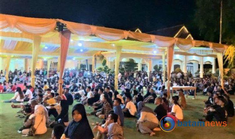 Ratusan Warga Karimun Nobar Laga Timnas Indonesia Lawan Argentina di Rumah Dinas Bupati