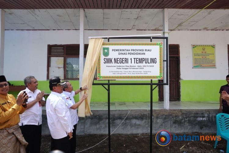 Tingkatkan Akses Pendidikan, Gubernur Riau Konversi Sekolah Swasta Jadi Sekolah Negeri