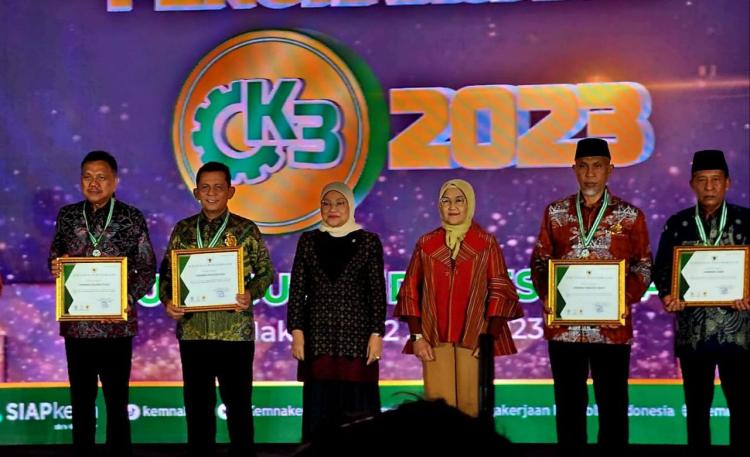 Gubernur Ansar Ahmad Raih Penghargaan Pembina K3 Terbaik dari Menteri Ketenagakerjaan RI