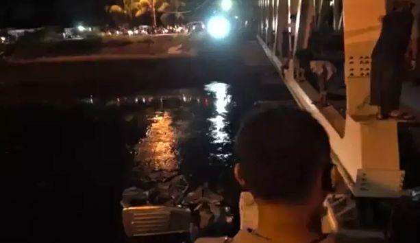 Kecelakaan di Padang; Ditabrak Kereta Api, Avanza Terperosok ke Sungai, 2 Orang Luka-luka