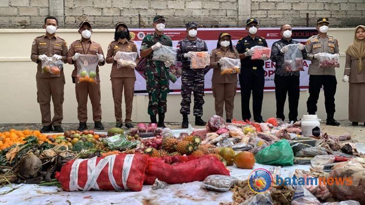 Karantina Pertanian Karimun Musnahkan Buah-buahan hingga Daging Hasil Sitaan