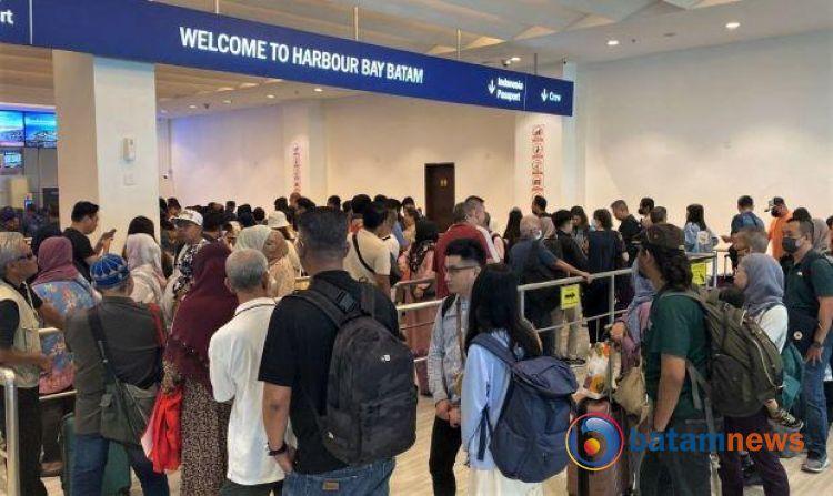 H-1 Iduladha, Tingkat Kedatangan Penumpang di Pelabuhan Harbour Bay Batam Meningkat