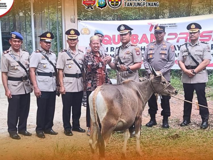 Kapolresta Tanjungpinang Salurkan 5 Ekor Sapi untuk Kurban Presisi ke Pondok Pesantren dan Masjid