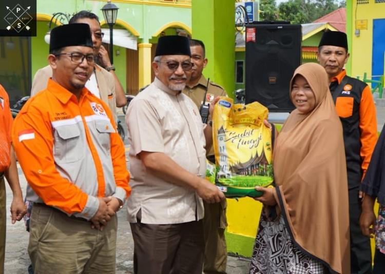 Presiden PKS Ahmad Syaikhu Sumbangkan Rp100 Juta dan Sapi Kurban untuk Masjid Sultan Riau Penyengat