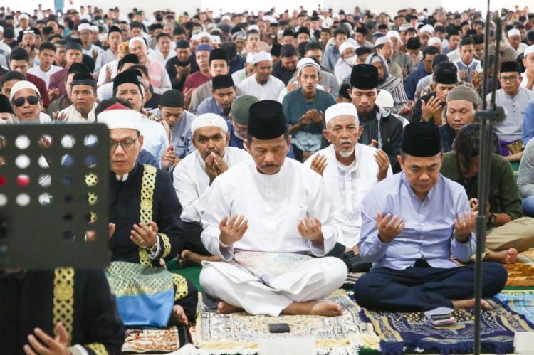 Masjid Sultan Mahmud Riayat Syah Dipadati Ribuan Jemaah untuk Salat Iduladha 1444 H
