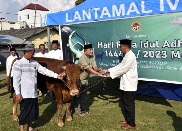 Perayaan Idul Adha: Lantamal IV Batam Potong 9 Hewan Kurban untuk Berbagi dengan Masyarakat