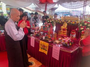 Ratusan Umat Budha Rayakan Kelahiran Suci Sang Buddha di Lagoi Bay