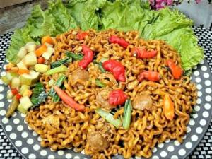 Mie Tek Tek, Kuliner Primadona Baru Palembang, Begini Cara Membuatnya