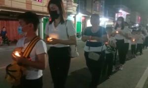 Ratusan Umat Buddha di Karimun Ikuti Prosesi Lilin Tri Suci Hari Raya Waisak