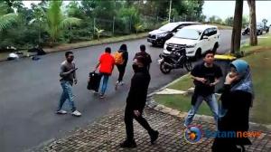 KPK Menggeledah Rumah Andhi Pramono Selama 2 Jam, Angkut 2 Koper Berkas sebagai Bukti