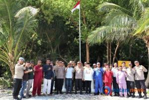 HUT Bhayangkara 77; Polres Bintan Kibarkan Bendera Merah Putih di Pulau Terluar, Pulau Sentut