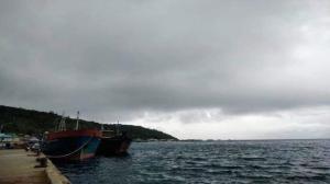 Cuaca Perairan Batam Hari Minggu: Hujan Ringan dan Gelombang Rendah