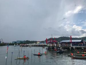 Lomba Dayung Sampan dan Ketinting Meriahkan Hari Bhayangkara ke-77 di Kepri