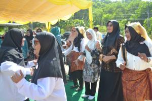 Sekolah Lansia `Stania` di Karimun: Membuat Ibu-ibu Bahagia dengan Belajar